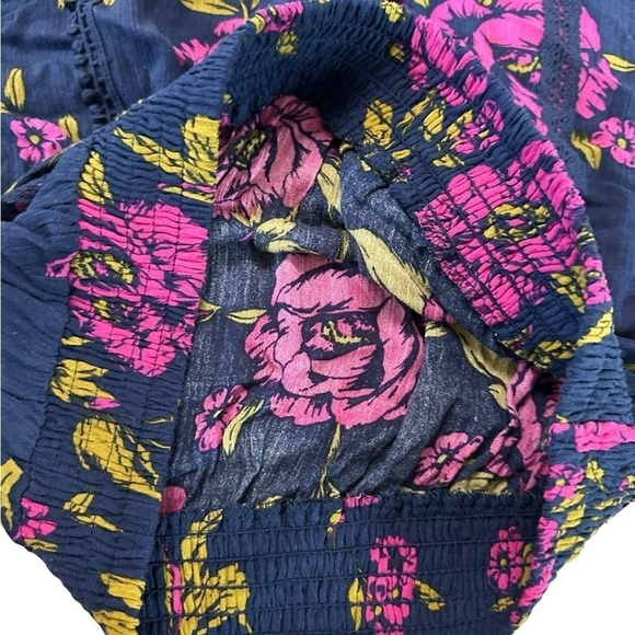 Express Navy & Pink Floral Bell Sleeve Blouse Size XS - Picture 10 of 17